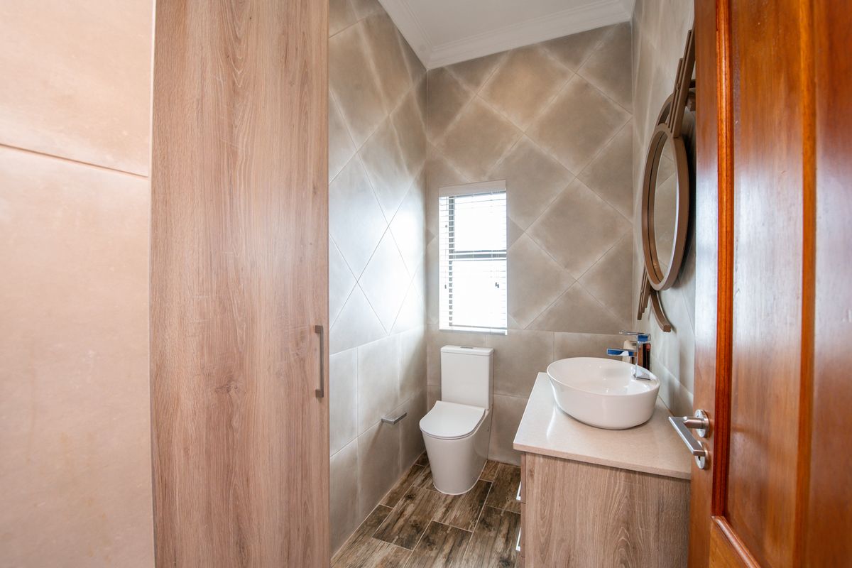 Luxurious 1200m2 Estate Overlooking the Majestic Magaliesberg - Photo 5