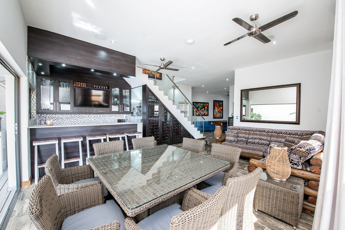 Luxurious 1200m2 Estate Overlooking the Majestic Magaliesberg - Photo 4