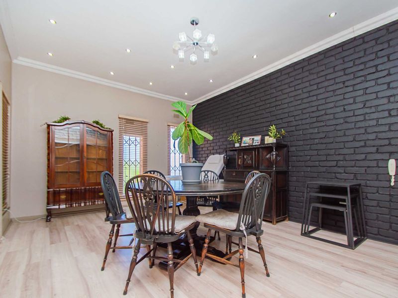 Spacious Family Home in the Heart of Noordheuwel - Photo 10