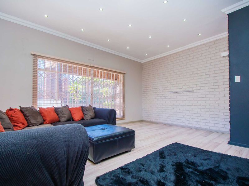 Spacious Family Home in the Heart of Noordheuwel - Photo 9