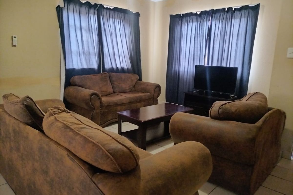 Spacious 3-Bedroom Home in Secure Complex – Ideal Family Living! - Photo 5