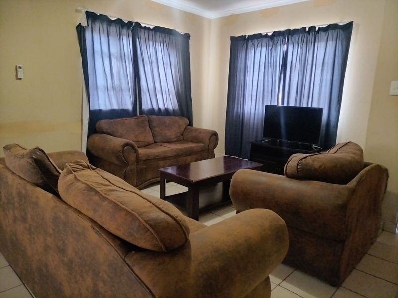 Spacious 3-Bedroom Home in Secure Complex – Ideal Family Living! - Photo 5