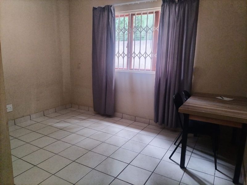 Spacious 3-Bedroom Home in Secure Complex – Ideal Family Living! - Photo 10