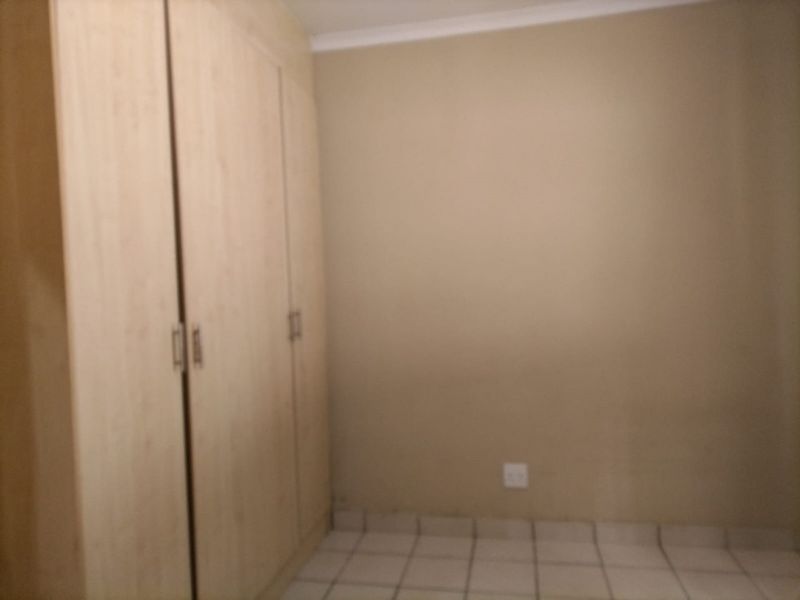 Spacious 3-Bedroom Home in Secure Complex – Ideal Family Living! - Photo 9