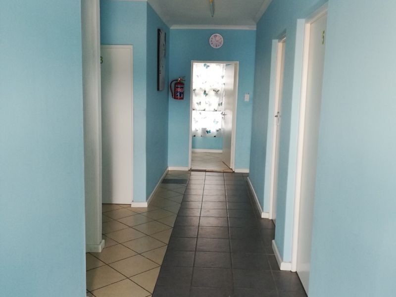 Furnished Room (no.3) To Let in Shared Accommodation – Quigney (Ladies Only) - Photo 9