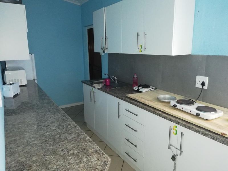 Furnished Room (no.3) To Let in Shared Accommodation – Quigney (Ladies Only) - Photo 6