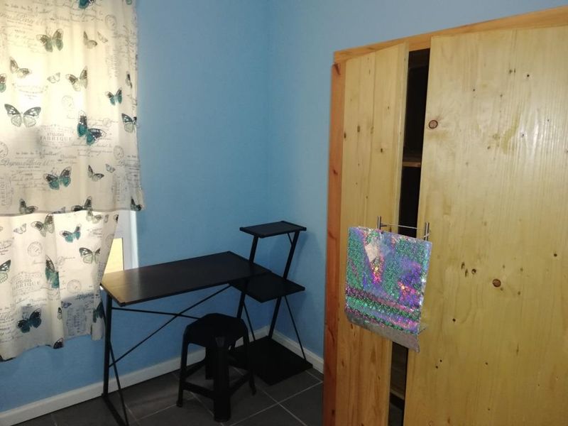 Furnished Room (no.3) To Let in Shared Accommodation – Quigney (Ladies Only) - Photo 4