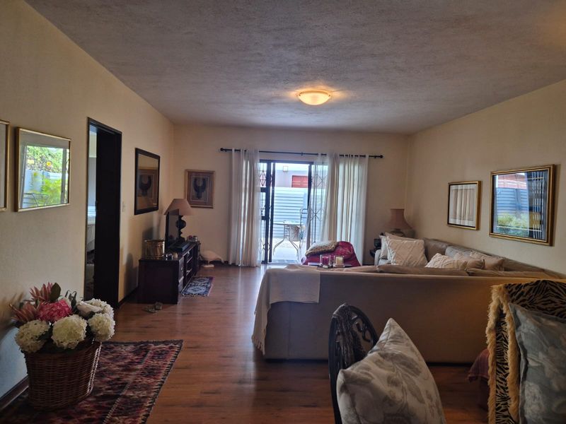 MOVE IN READY APARTMENT – IDEAL FOR YOUNG COUPLE OR BACHELOR - Photo 5