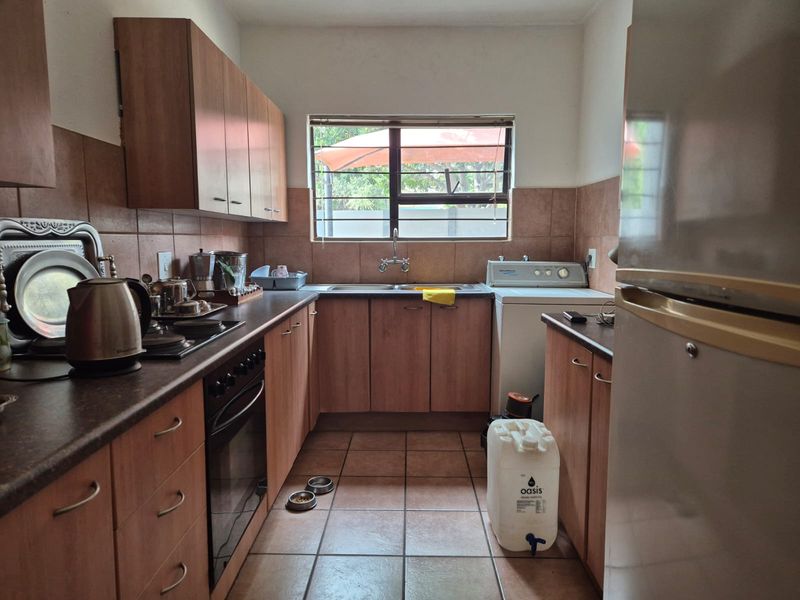 MOVE IN READY APARTMENT – IDEAL FOR YOUNG COUPLE OR BACHELOR - Photo 7