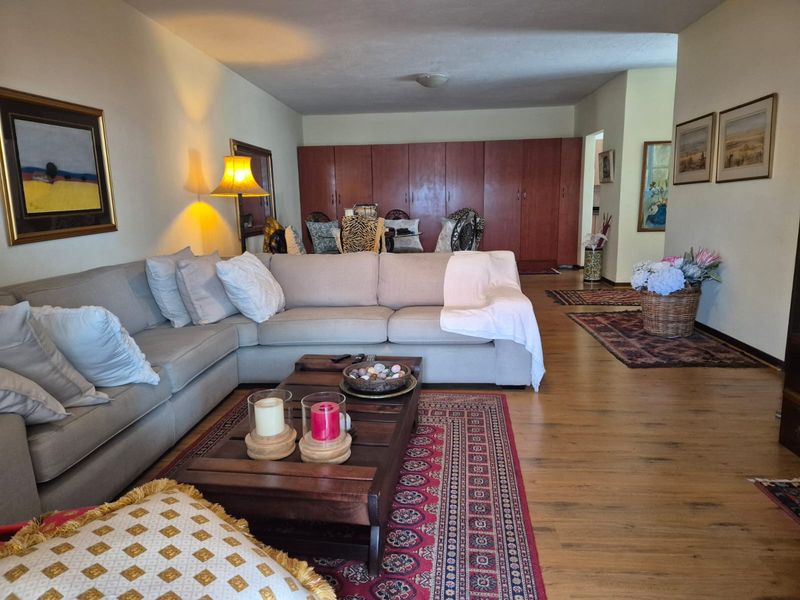 MOVE IN READY APARTMENT – IDEAL FOR YOUNG COUPLE OR BACHELOR - Photo 6