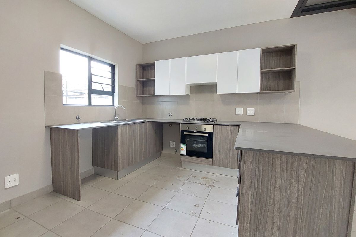 NEW DOUBLE STOREY townhouse with private garden. Buy direct from the developer and SAVE! - Photo 3