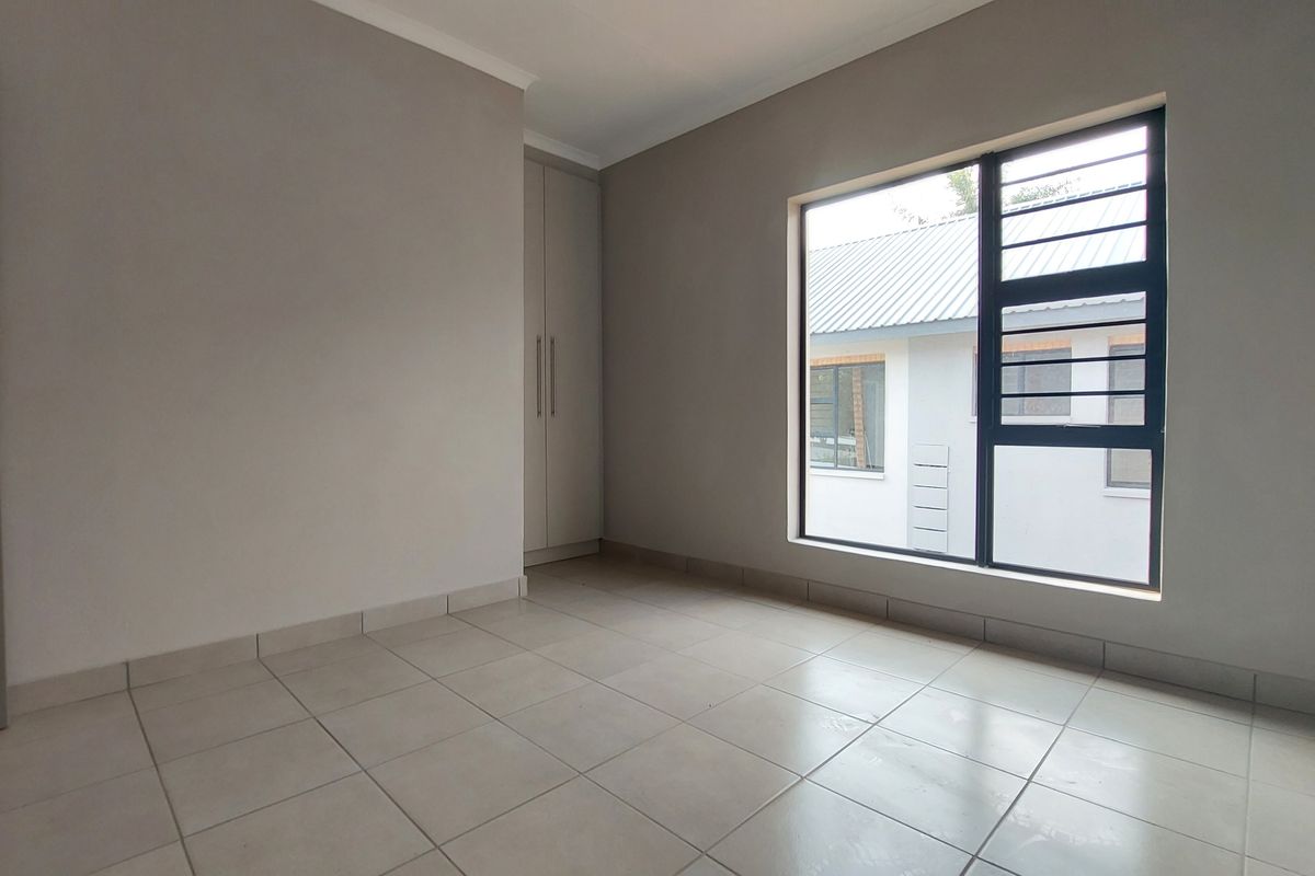 NEW DOUBLE STOREY townhouse with private garden. Buy direct from the developer and SAVE! - Photo 5