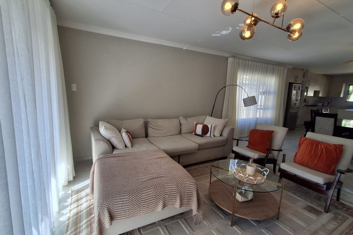 Beautifully Renovated Family Home in Strubensvallei - Move in Ready - Photo 5