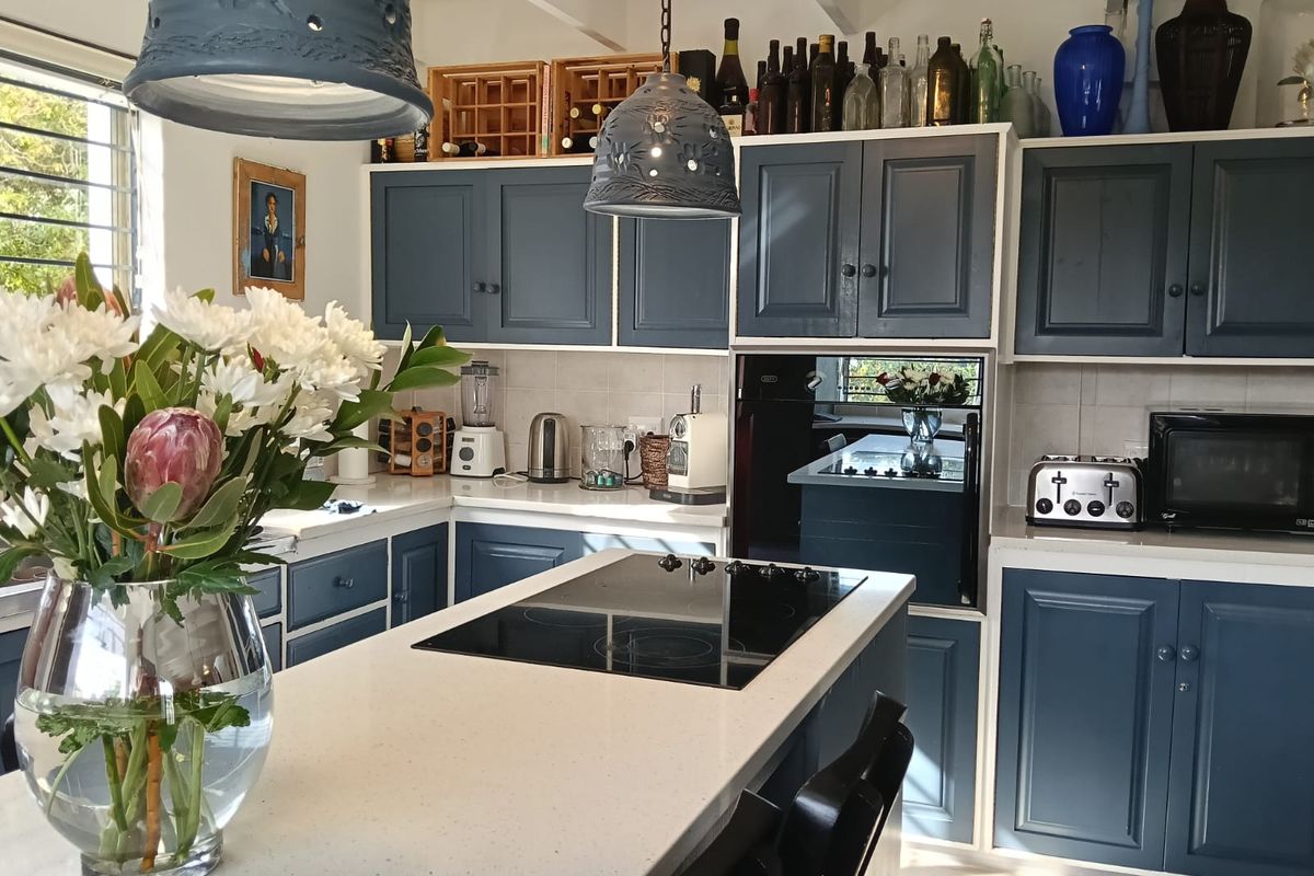 Stylish, two bedroomed, fully furnished house to let - Photo 2