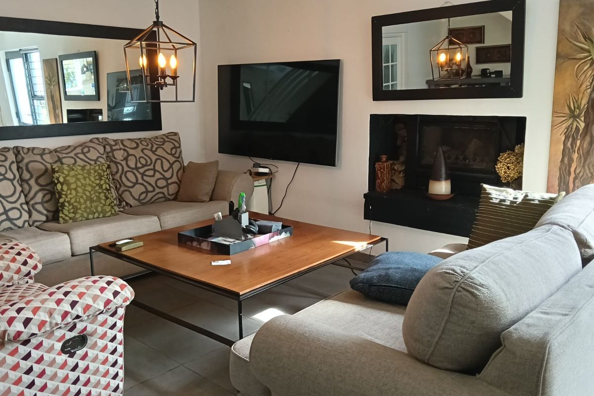 Stylish, two bedroomed, fully furnished house to let - Photo 5