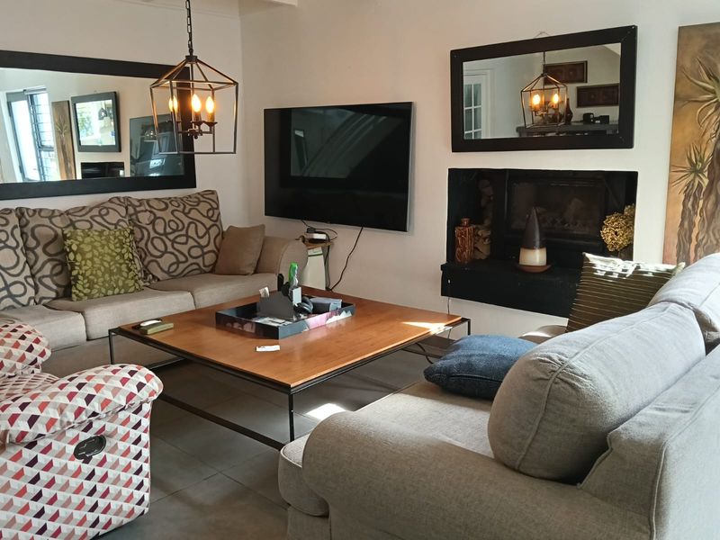 Stylish, two bedroomed, fully furnished house to let - Photo 5