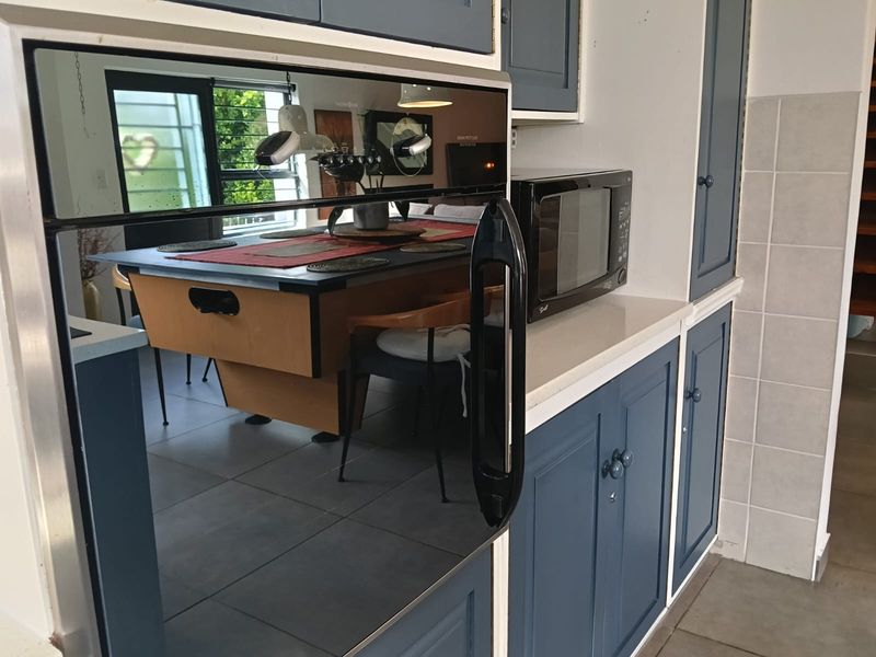 Stylish, two bedroomed, fully furnished house to let - Photo 9