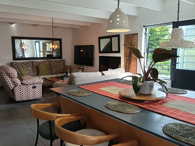 Stylish, two bedroomed, fully furnished house to let - Photo 4