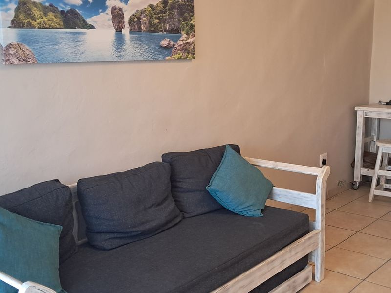 FULLY FURNSHED AND FULLY EQUIPPED GARDEN COTTAGE R6 400 PM ALL UTILITIES INCLUDED - Photo 3