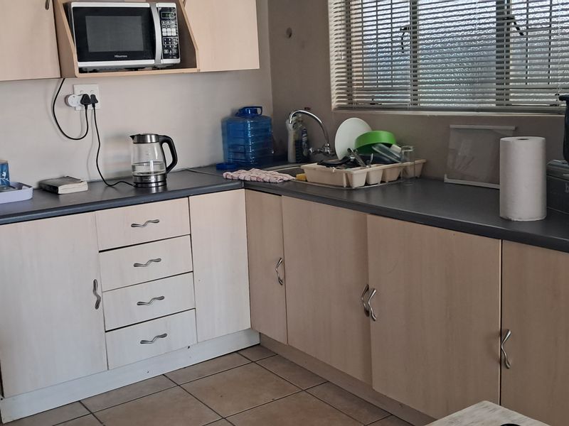 FULLY FURNSHED AND FULLY EQUIPPED GARDEN COTTAGE R6 400 PM ALL UTILITIES INCLUDED - Photo 4