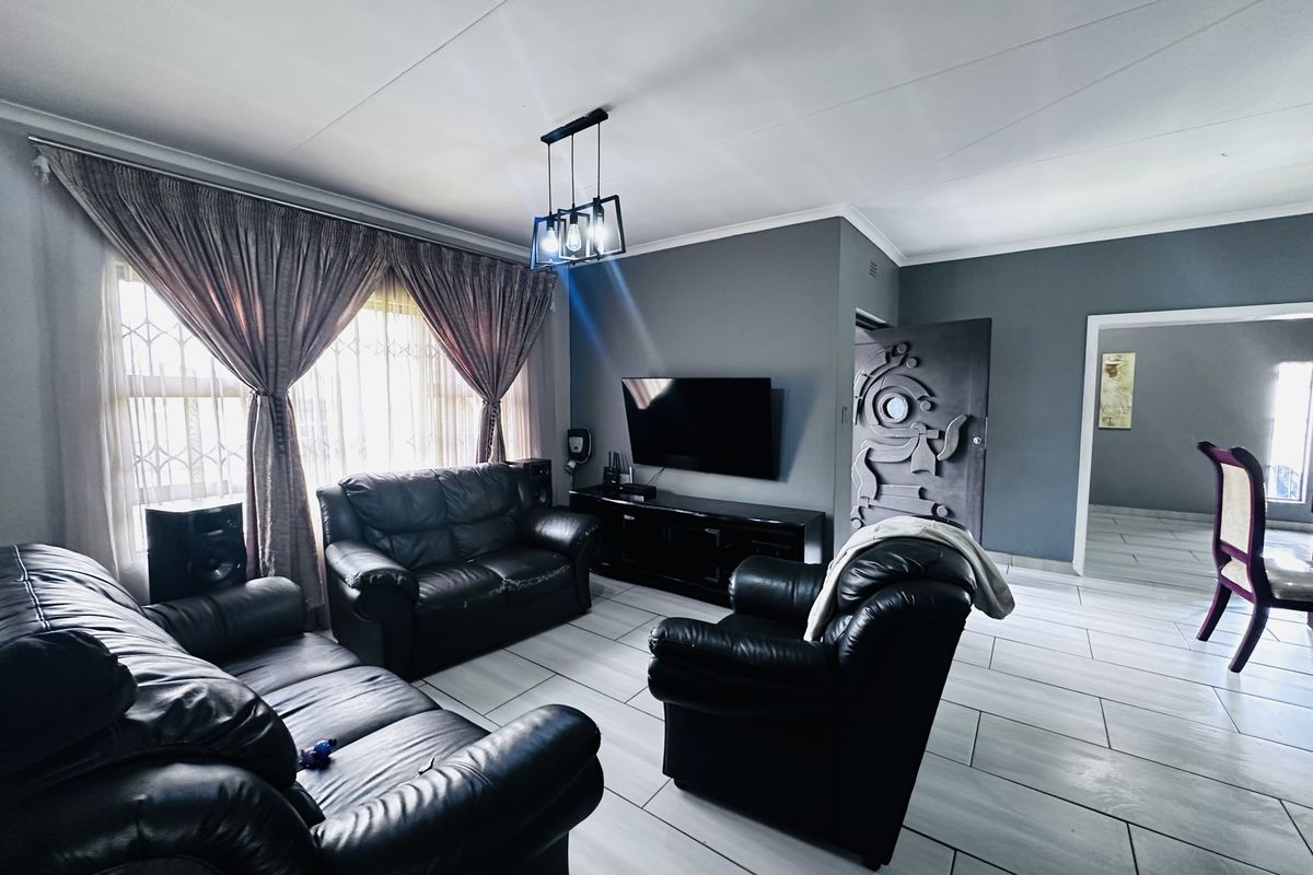 Modern Family Home in a Secure Enclosure – Sharon Park Ext 1 – Spacious Stand with Future Potential - Photo 3