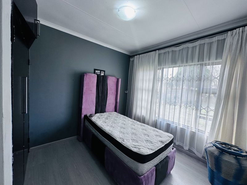 Modern Family Home in a Secure Enclosure – Sharon Park Ext 1 – Spacious Stand with Future Potential - Photo 8