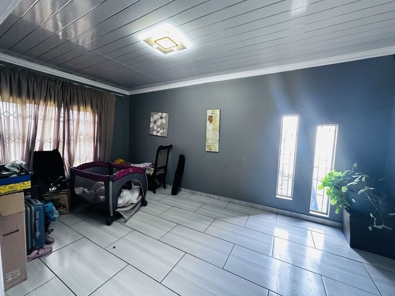 Modern Family Home in a Secure Enclosure – Sharon Park Ext 1 – Spacious Stand with Future Potential - Photo 5