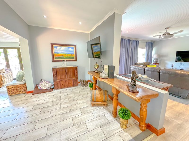 **Immaculate Property in Mtunzini with Main House & Garden Cottage** - Photo 4