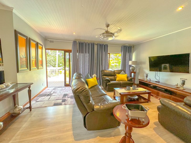 **Immaculate Property in Mtunzini with Main House & Garden Cottage** - Photo 8