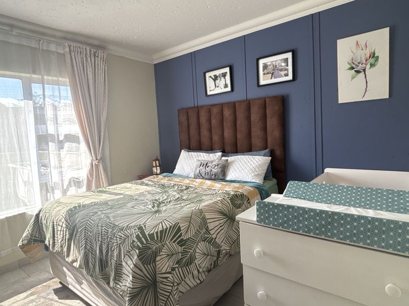 Investor Opportunity in Secure Morehill – Spacious 3 Bedroom Townhouse - Photo 10