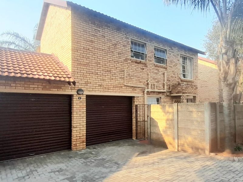 Spacious 3-Bedroom Facebrick Freestanding Duplex To Rent in Allen's Nek - Photo 1