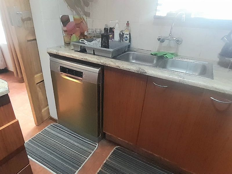 Spacious 3-Bedroom Facebrick Freestanding Duplex To Rent in Allen's Nek - Photo 4