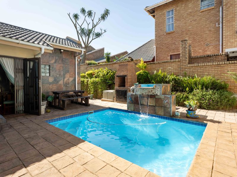 Designed for Living, Built for Entertaining – Immaculate Double Storey Home - Photo 2