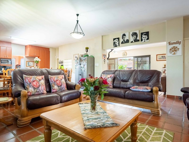 Designed for Living, Built for Entertaining – Immaculate Double Storey Home - Photo 7