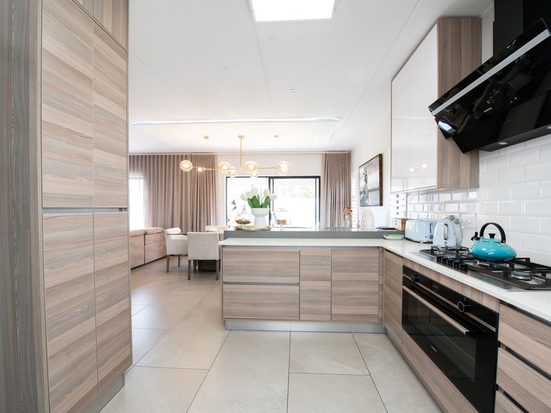 Immaculate Modern Family home just waiting for you to call it home - Photo 8