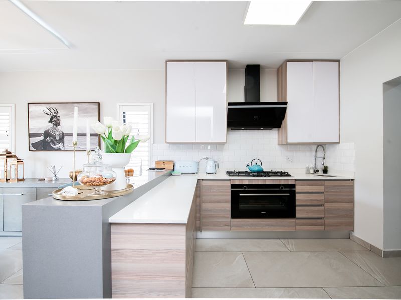 Immaculate Modern Family home just waiting for you to call it home - Photo 6