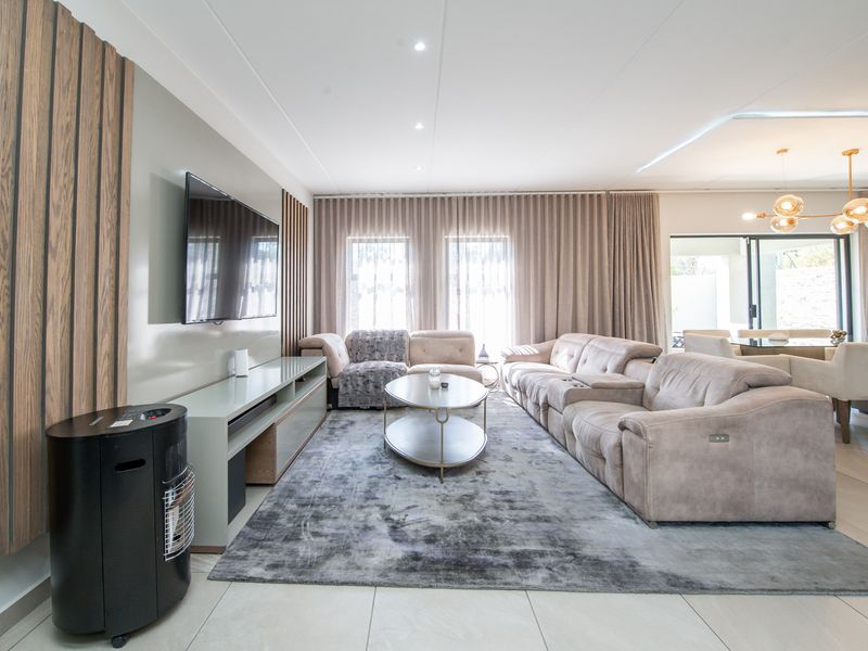 Immaculate Modern Family home just waiting for you to call it home - Photo 2