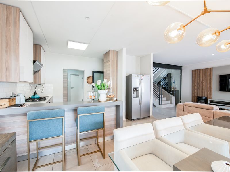 Immaculate Modern Family home just waiting for you to call it home - Photo 5