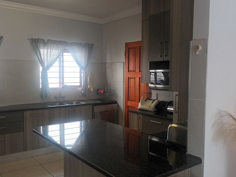 SPACIOUS 3 BEDROOM CLUSTER R14 500PM - Photo 8