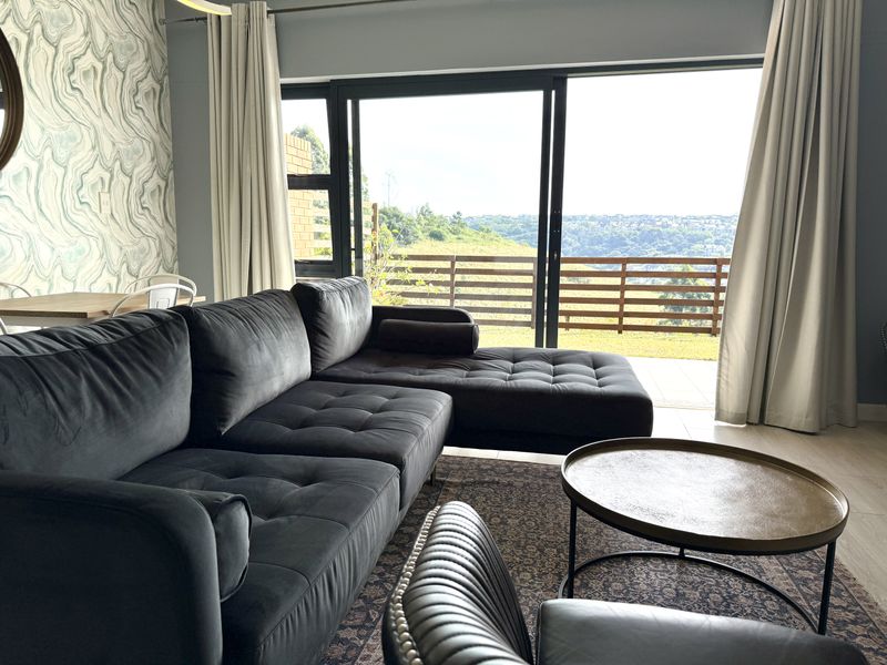 Front Row 3 Bed Stunner with Views and Garden - Photo 2