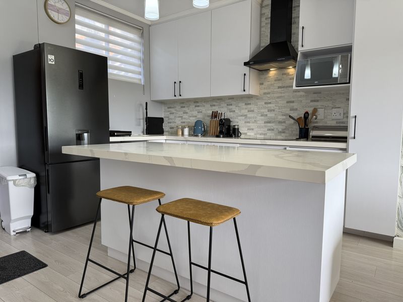 Front Row 3 Bed Stunner with Views and Garden - Photo 6