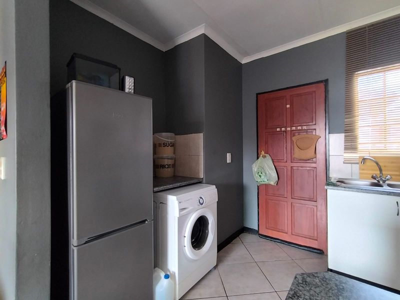 Spacious 2-Bedroom Apartment with Stunning Views - Photo 4