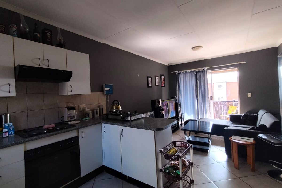 Spacious 2-Bedroom Apartment with Stunning Views - Photo 3