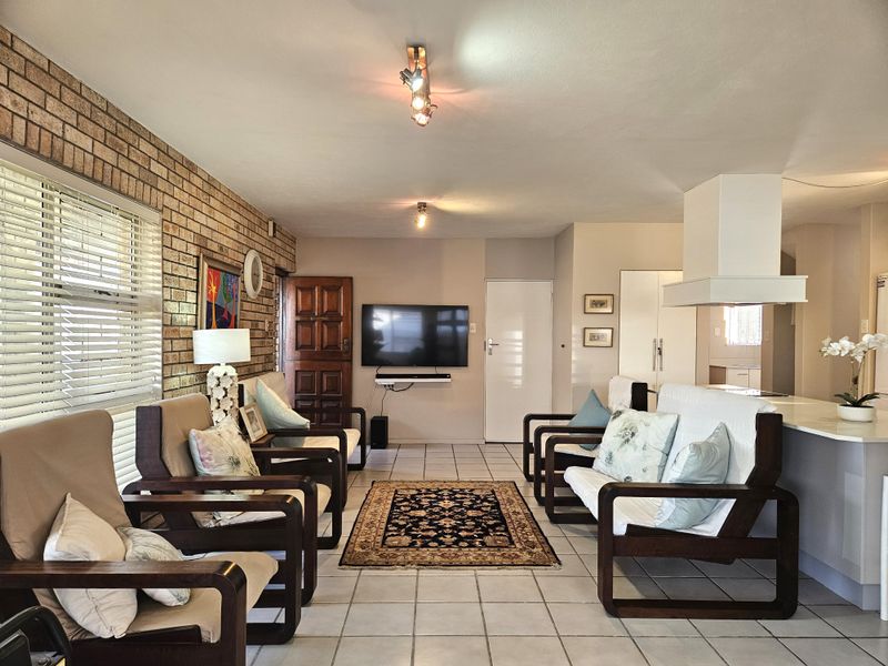 Prime Coastal Residence Just Steps from the Beach – Jeffreys Bay - Photo 3