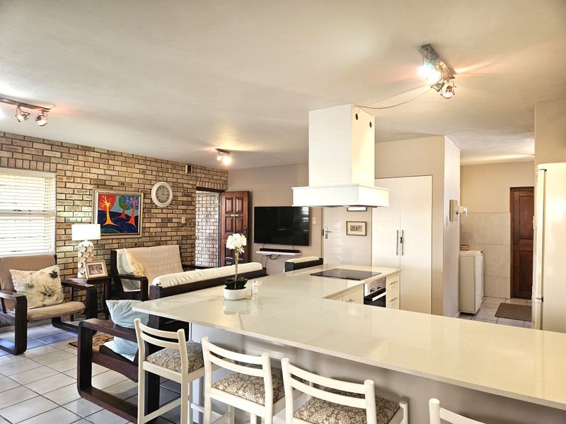 Prime Coastal Residence Just Steps from the Beach – Jeffreys Bay - Photo 4