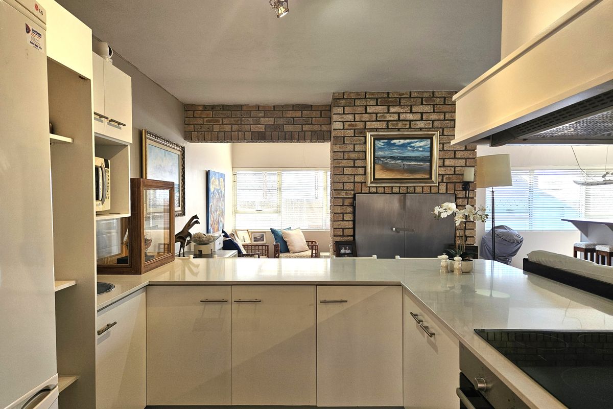 Prime Coastal Residence Just Steps from the Beach – Jeffreys Bay - Photo 5