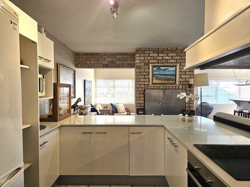 Prime Coastal Residence Just Steps from the Beach – Jeffreys Bay - Photo 5