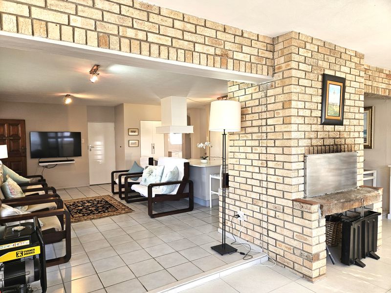 Prime Coastal Residence Just Steps from the Beach – Jeffreys Bay - Photo 10