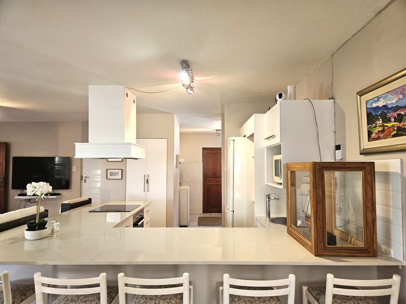 Prime Coastal Residence Just Steps from the Beach – Jeffreys Bay - Photo 8