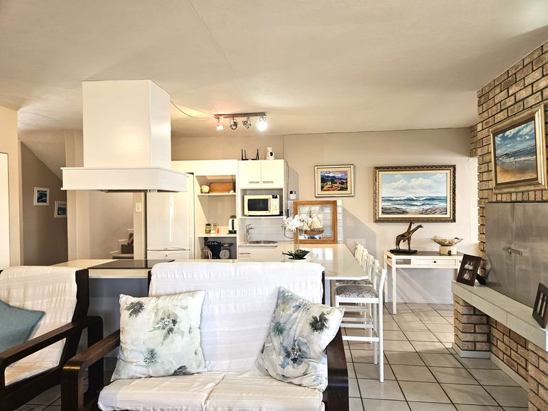 Prime Coastal Residence Just Steps from the Beach – Jeffreys Bay - Photo 7